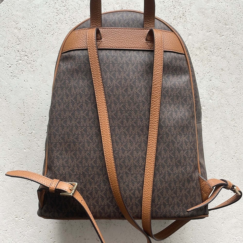 Michael Kors Large Abbey Backpack - Picture 3 of 11